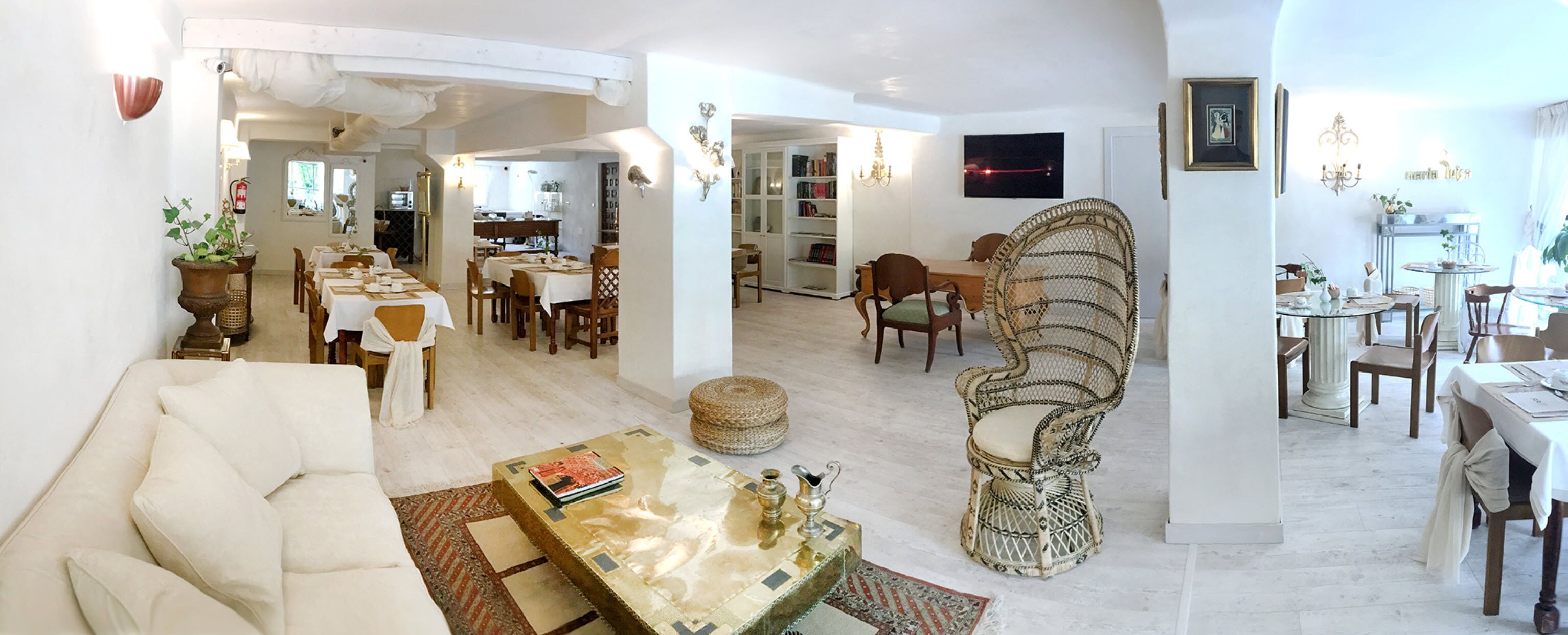 Dagelijks ontbijtbuffet (EUR 9 per persoon)