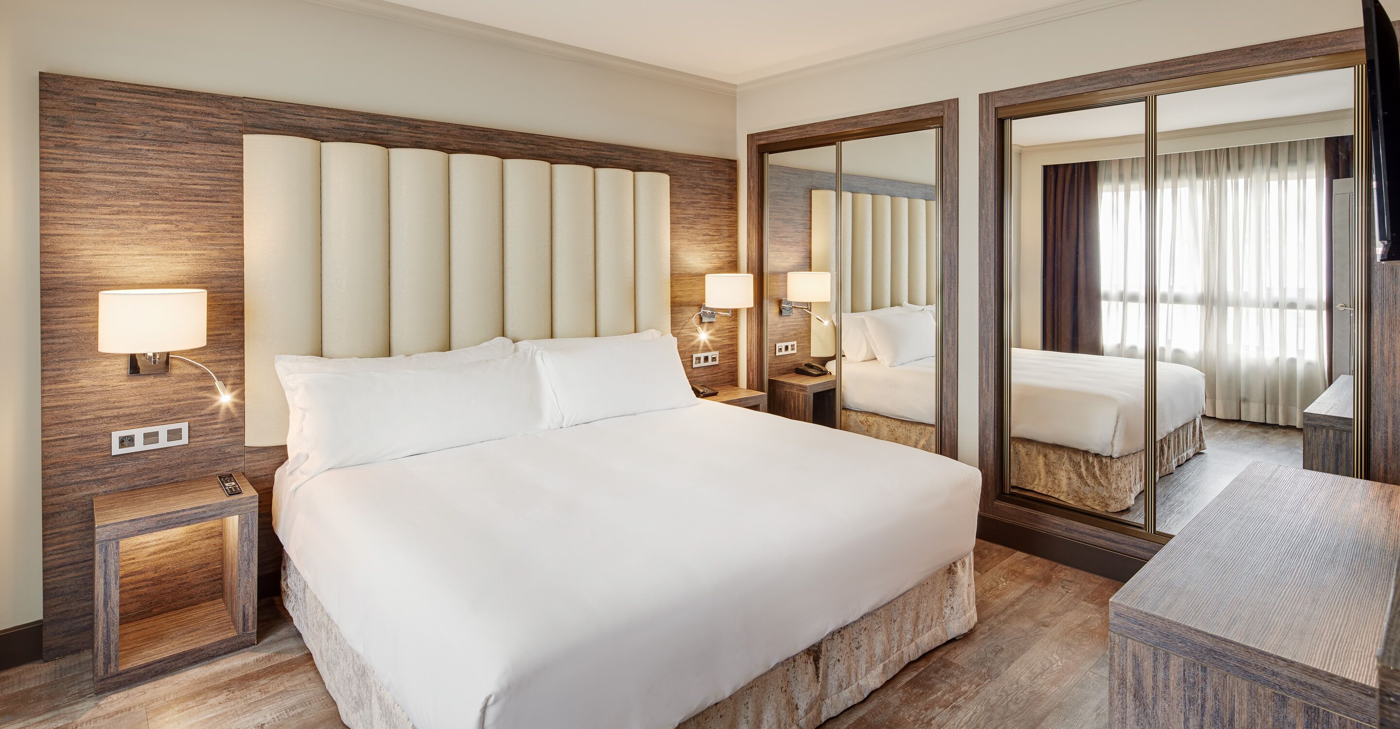 junior suite | 1 bedroom, minibar, in-room safe, desk