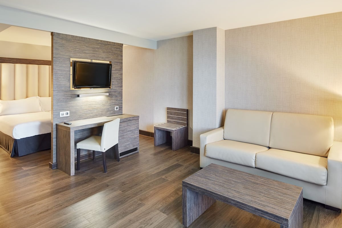 1 bedroom, minibar, in-room safe, desk