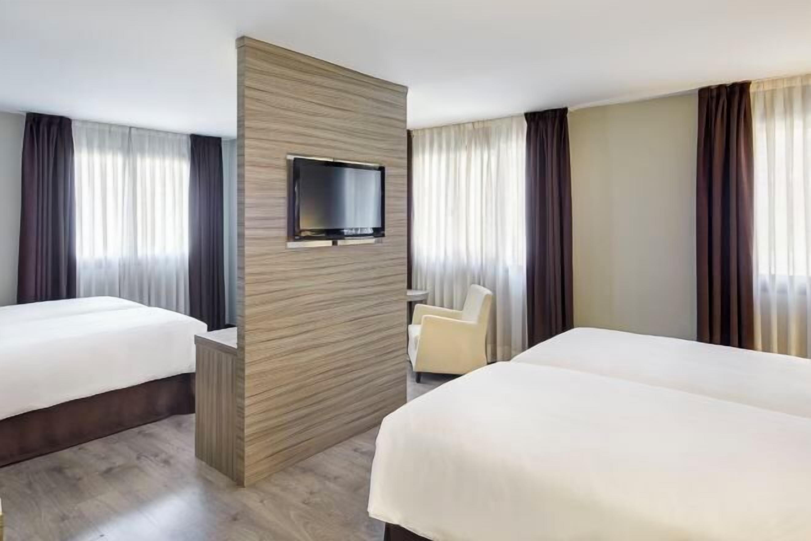 Minibar, két bảo mật tại phòng, bàn, phòng cách âm 