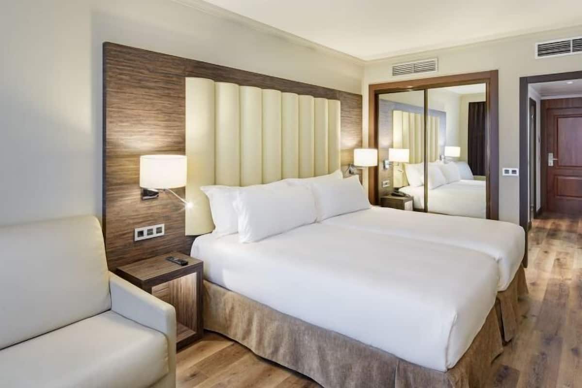 Minibar, in-room safe, desk, soundproofing