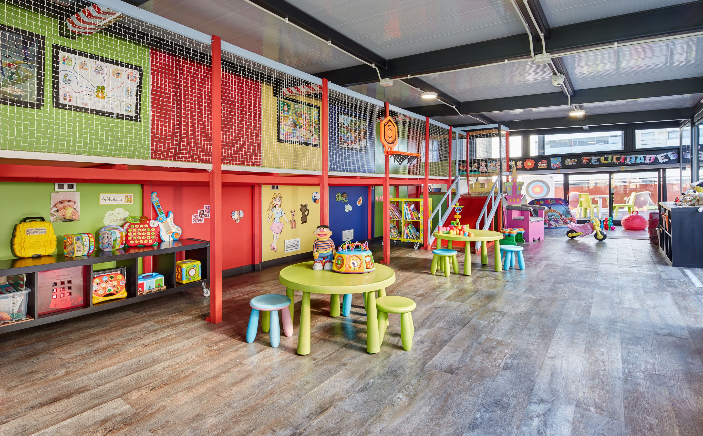 family room (3 adults + 1 child) | children’s play area – indoor