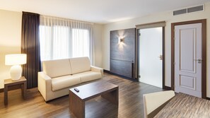 Minibar, in-room safe, desk, soundproofing