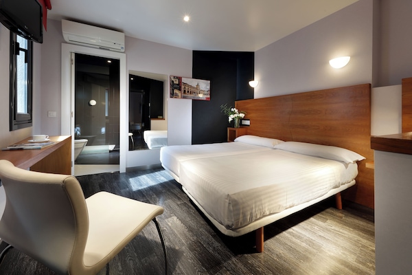 Superior-Zimmer | 1 Schlafzimmer, hochwertige Bettwaren, Daunenbettdecken, Minibar