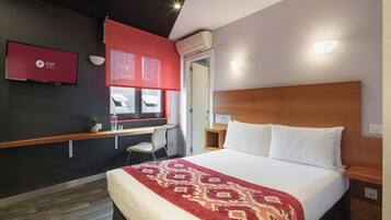 Habitación doble | Ropa de cama de alta calidad, edredón y minibar
