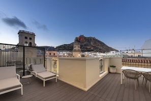 Chambre Double, terrasse, vue ville | Terrasse/Patio