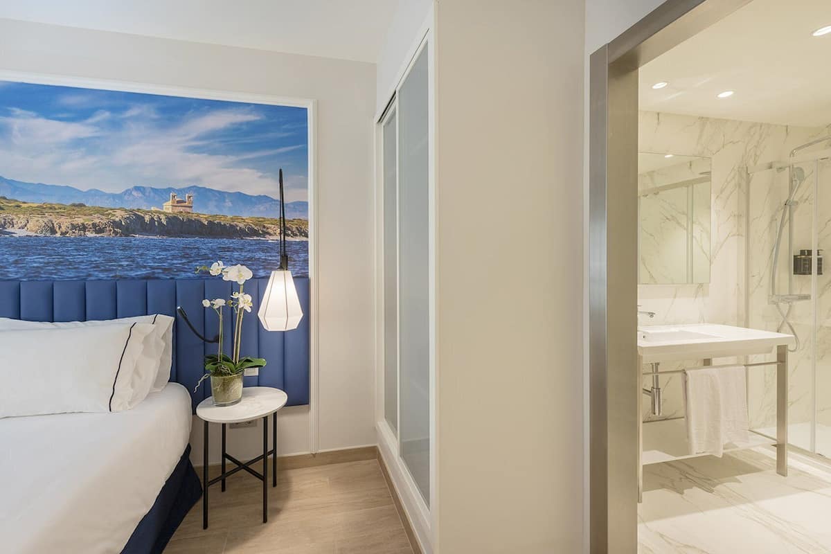 double or twin room | 1 bedroom, premium bedding, down duvets, memory-foam beds