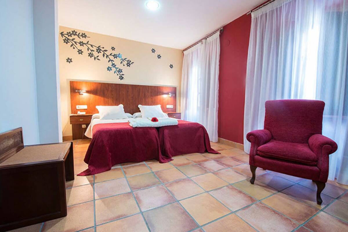 Coffres-forts dans les chambres, bureau, Wi-Fi gratuit, draps fournis