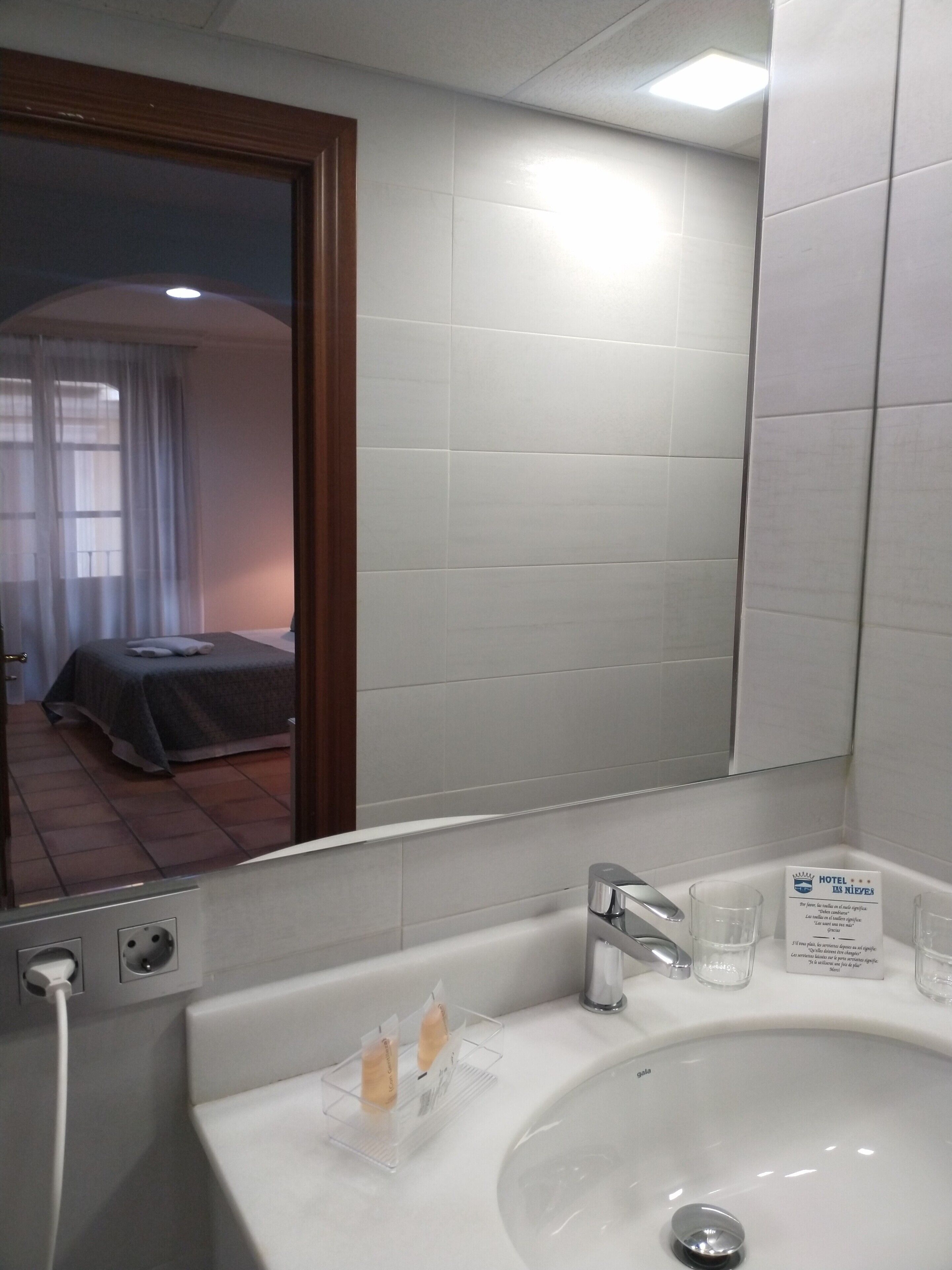 standard room | bathroom sink