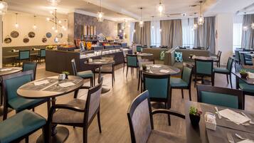 Frukostbuffé varje dag (EUR 10 per person)