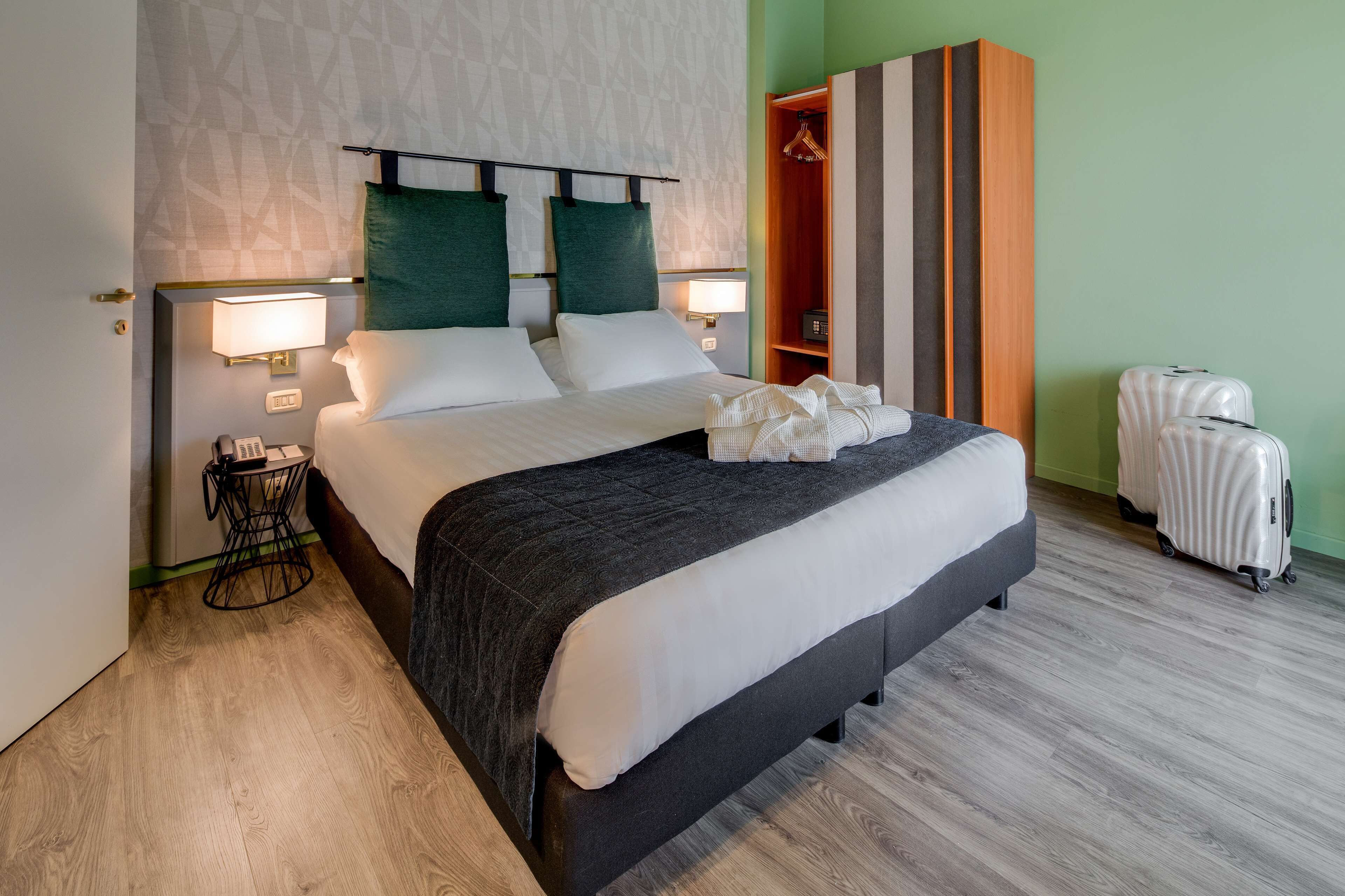 Standard-Apartment, 2 Schlafzimmer | Daunenbettdecken, Minibar, Zimmersafe, Schreibtisch