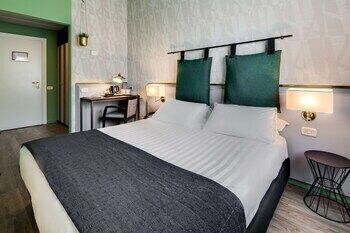 Down comforters, minibar, in-room safe, desk