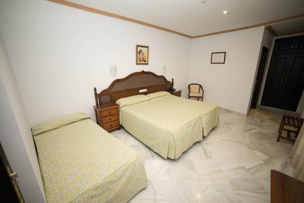 In-room safe, free WiFi, bed sheets