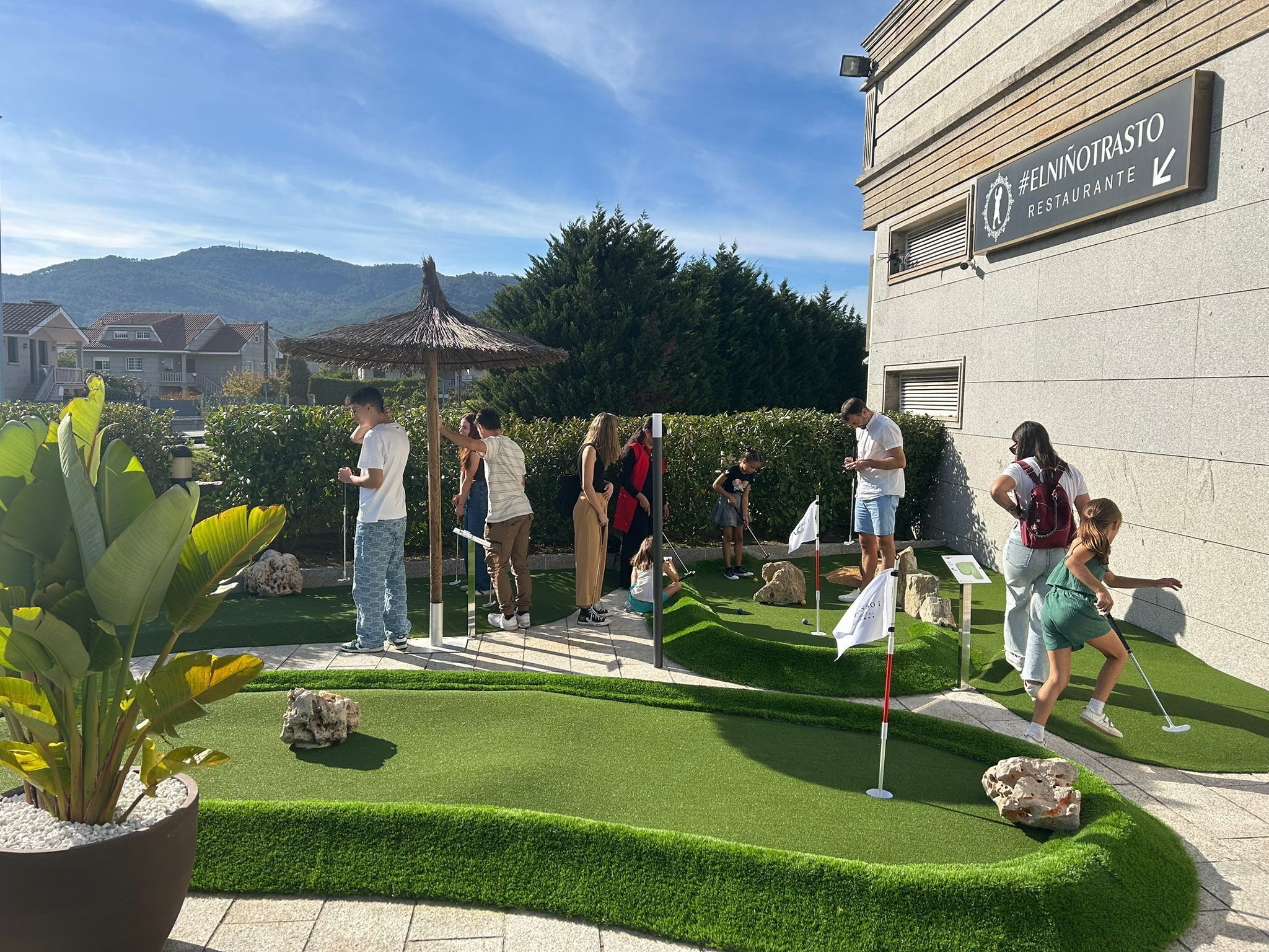 Mini-golf