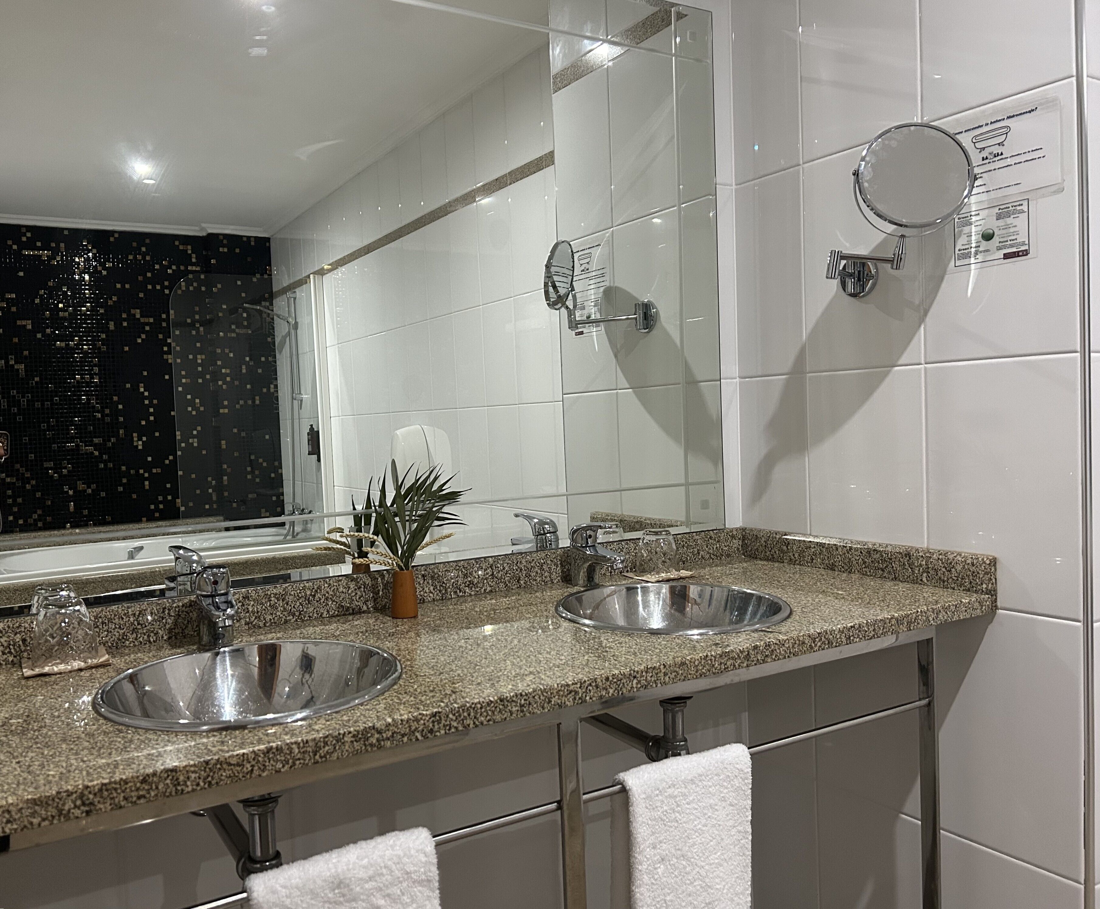 premium double room | 1 bedroom, down duvets, desk, laptop workspace