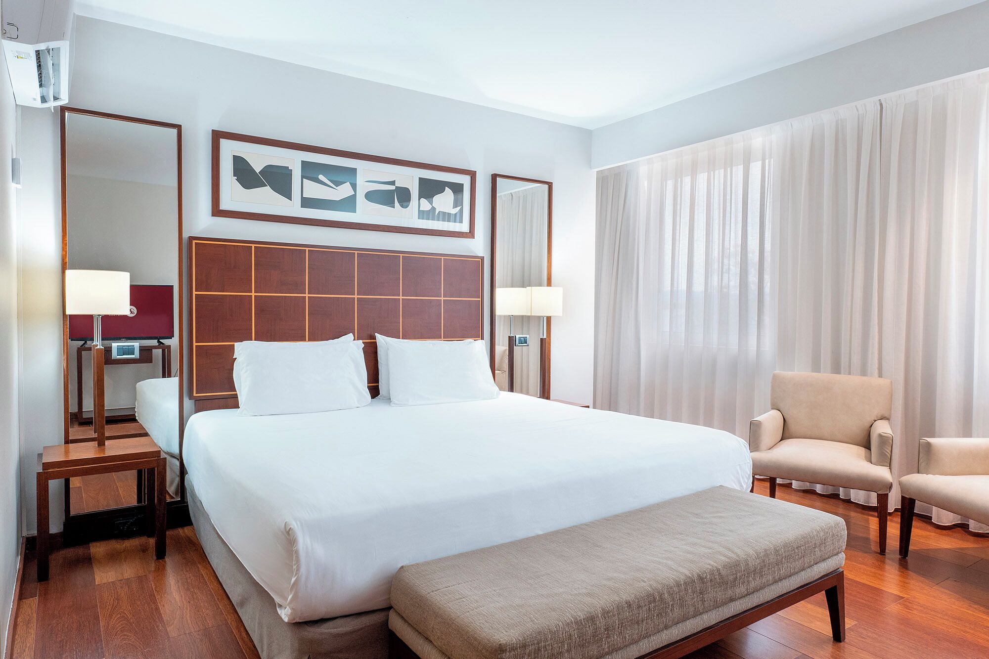 Minibar, in-room safe, desk, free WiFi