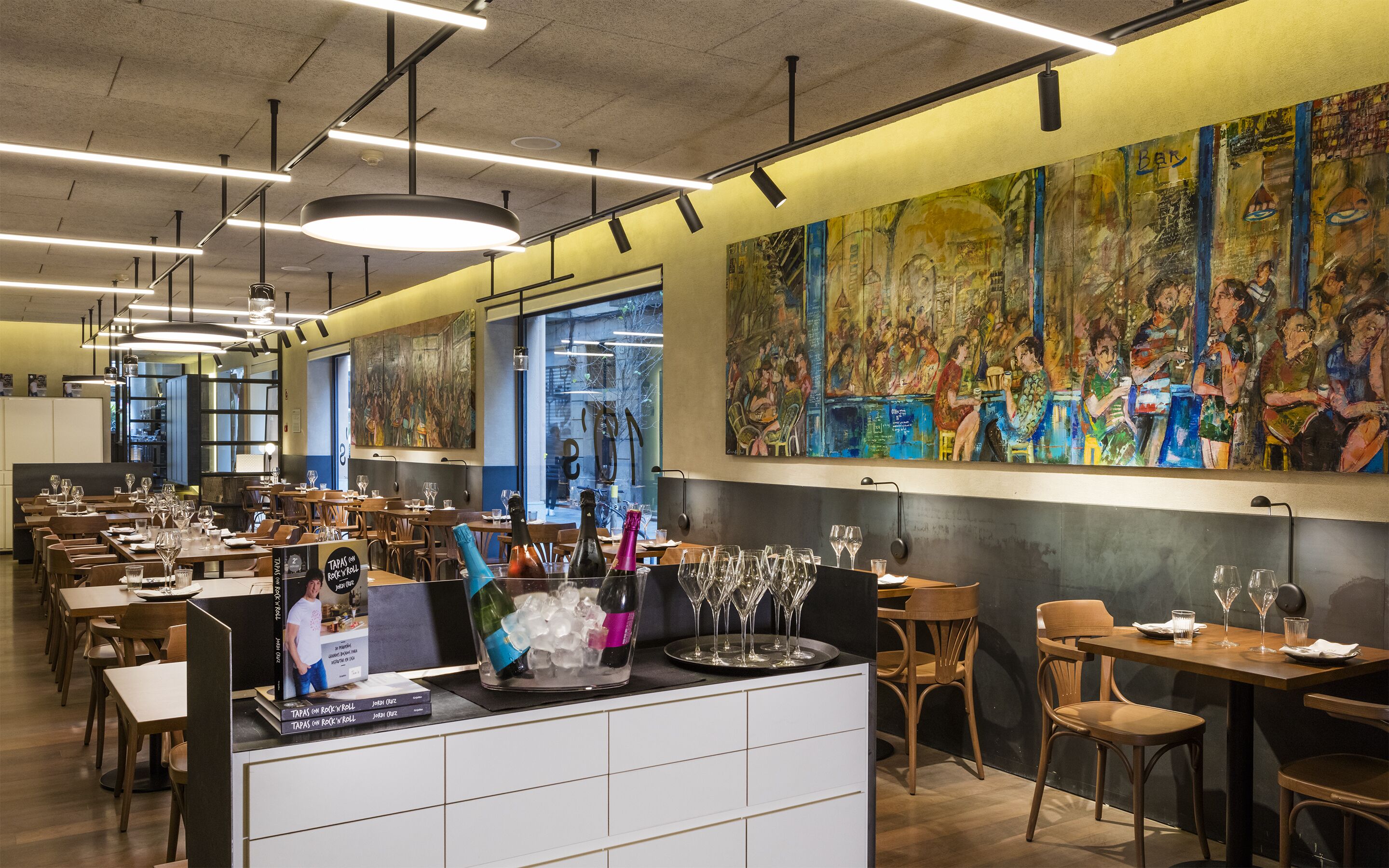 lunch, dinner served; mediterranean cuisine, al fresco dining