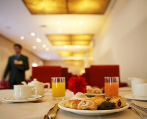 Morgenmadsbuffet hver dag (18 EUR pr. person)