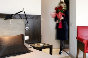 Minibar, in-room safe, desk, blackout curtains - Park Hotel Barcelona (Barcelona)