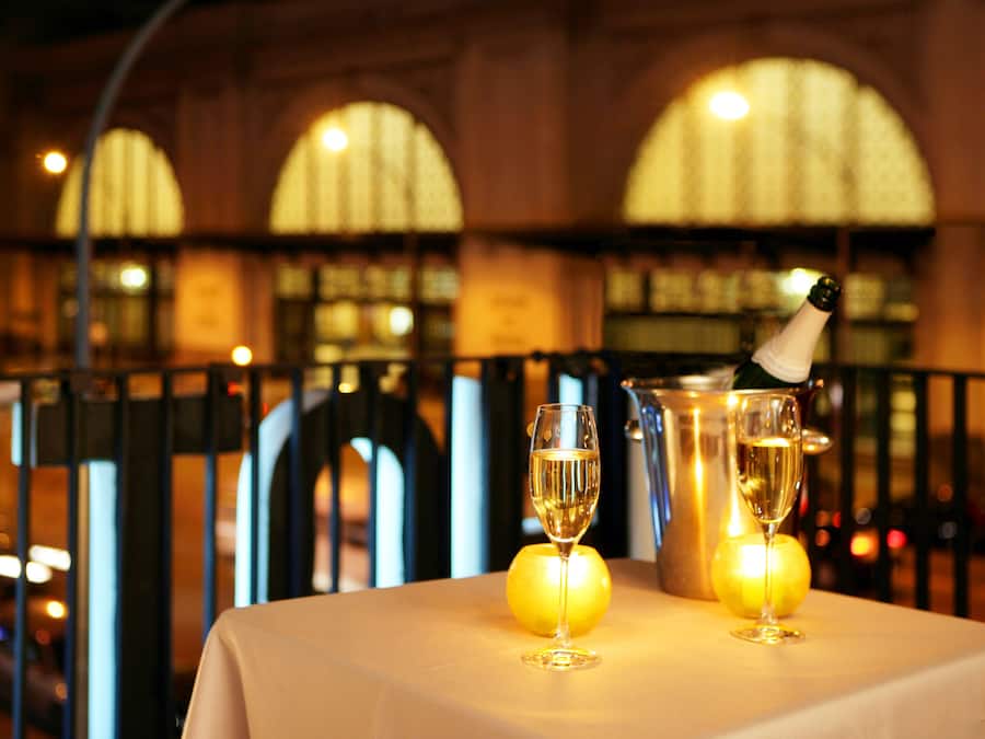 Minibar, pengeskab på værelset, skrivebord, mørklægningsgardiner