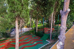 Mini-golf