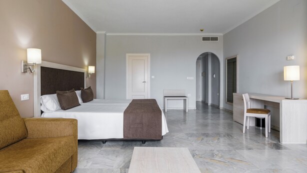 โต๊ะทำงาน, ผ้าม่านกันแสง, เปล/เตียงเด็กอ่อน (ฟรี), Wi-Fi ฟรี