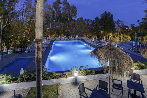 2 outdoor pools, pool umbrellas, pool loungers