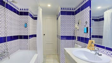 Individuell dekoriert, individuell eingerichtet, Schreibtisch