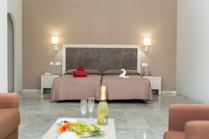 Desk, blackout drapes, cribs (free), WiFi (free) - Aluasun Costa Park (Torremolinos)
