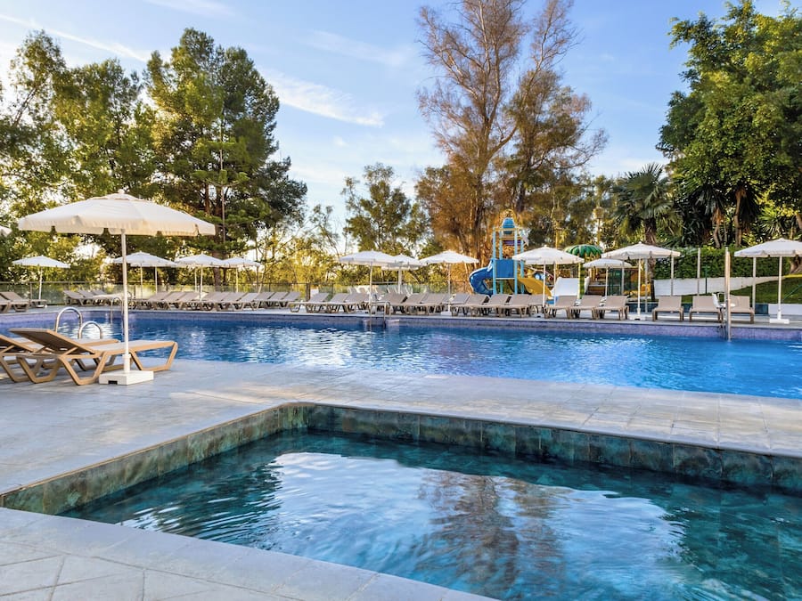 2 outdoor pools, pool umbrellas, sun loungers