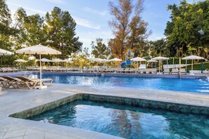 2 outdoor pools, pool umbrellas, pool loungers - Aluasun Costa Park (Torremolinos)