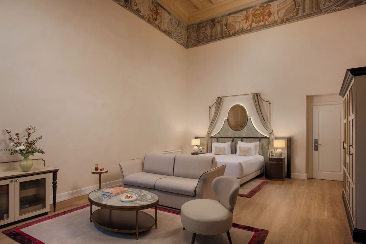 Amici Miei Junior Suite with Frescos | Minibar, in-room safe, individually decorated, desk