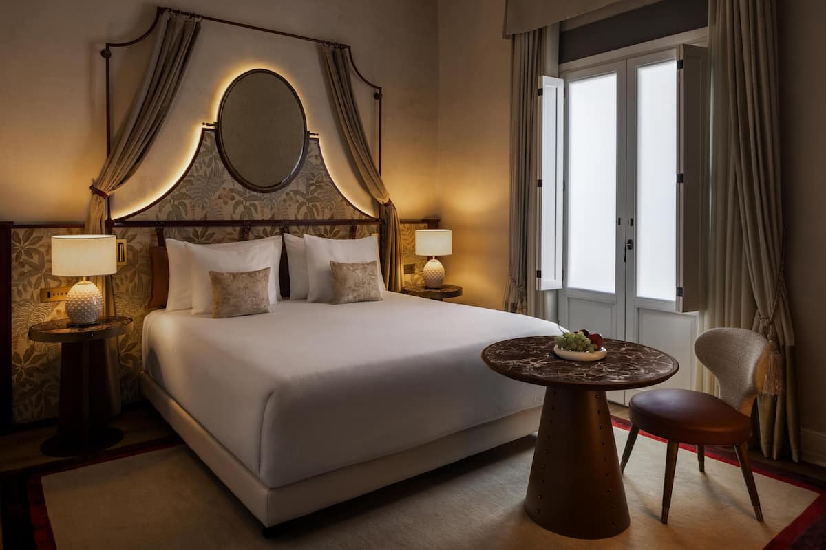 Salimbeni Junior Suite | Minibar, in-room safe, desk, cribs (free)