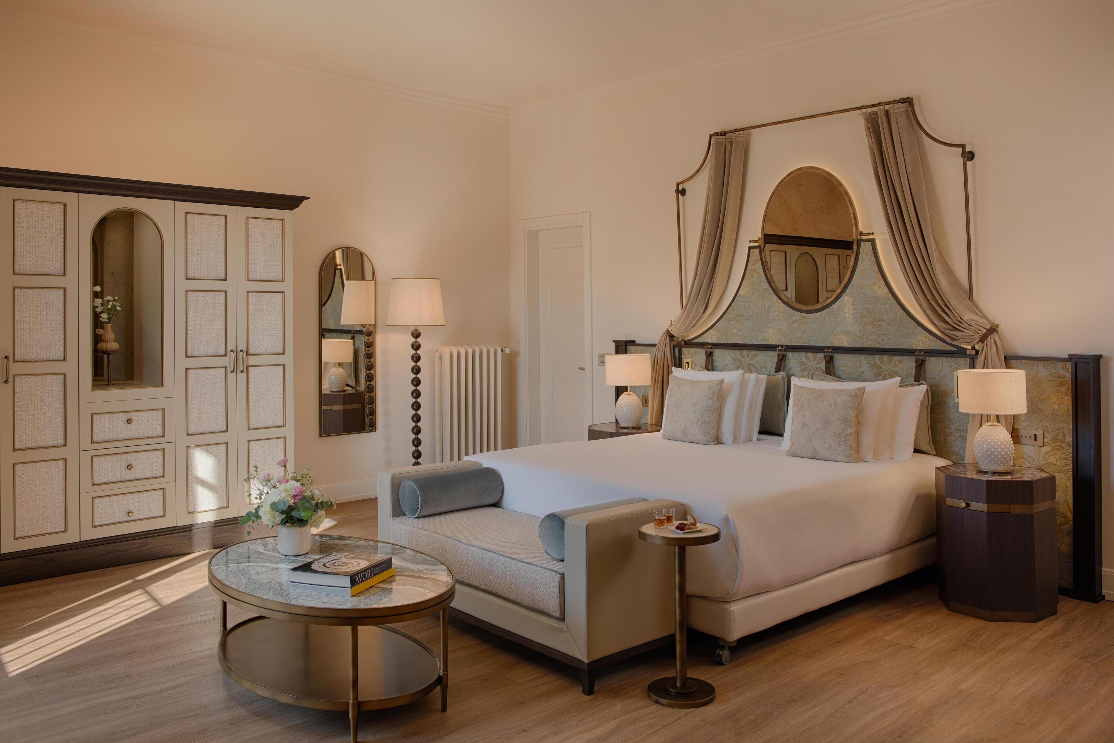 Junior Suite | Minibar, in-room safe, individually decorated, desk