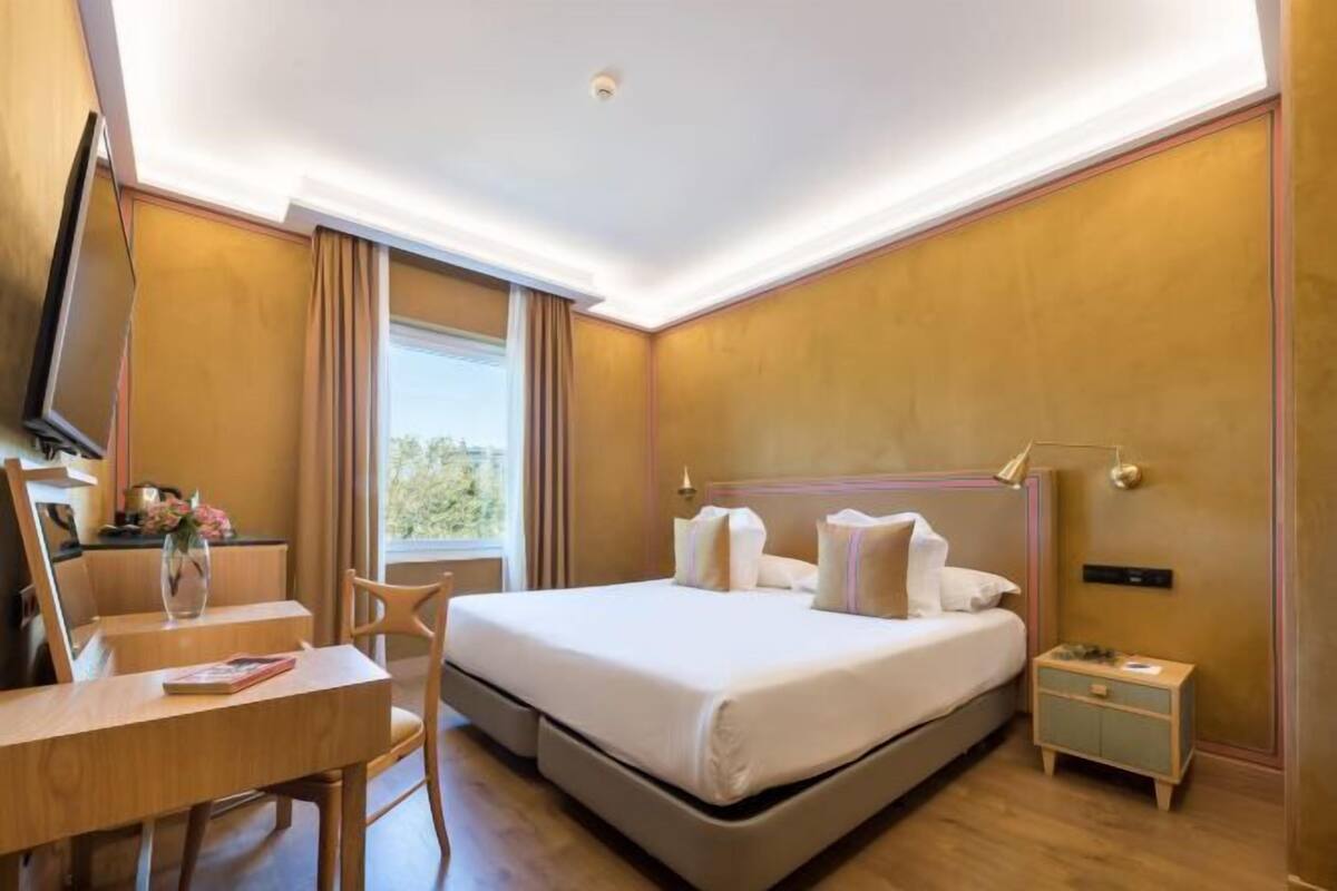 Minibar, in-room safe, desk, blackout curtains