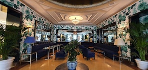 Coin salon dans le hall
