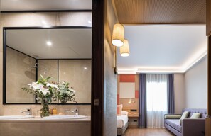 Minibar, coffres-forts dans les chambres, décoration personnalisée