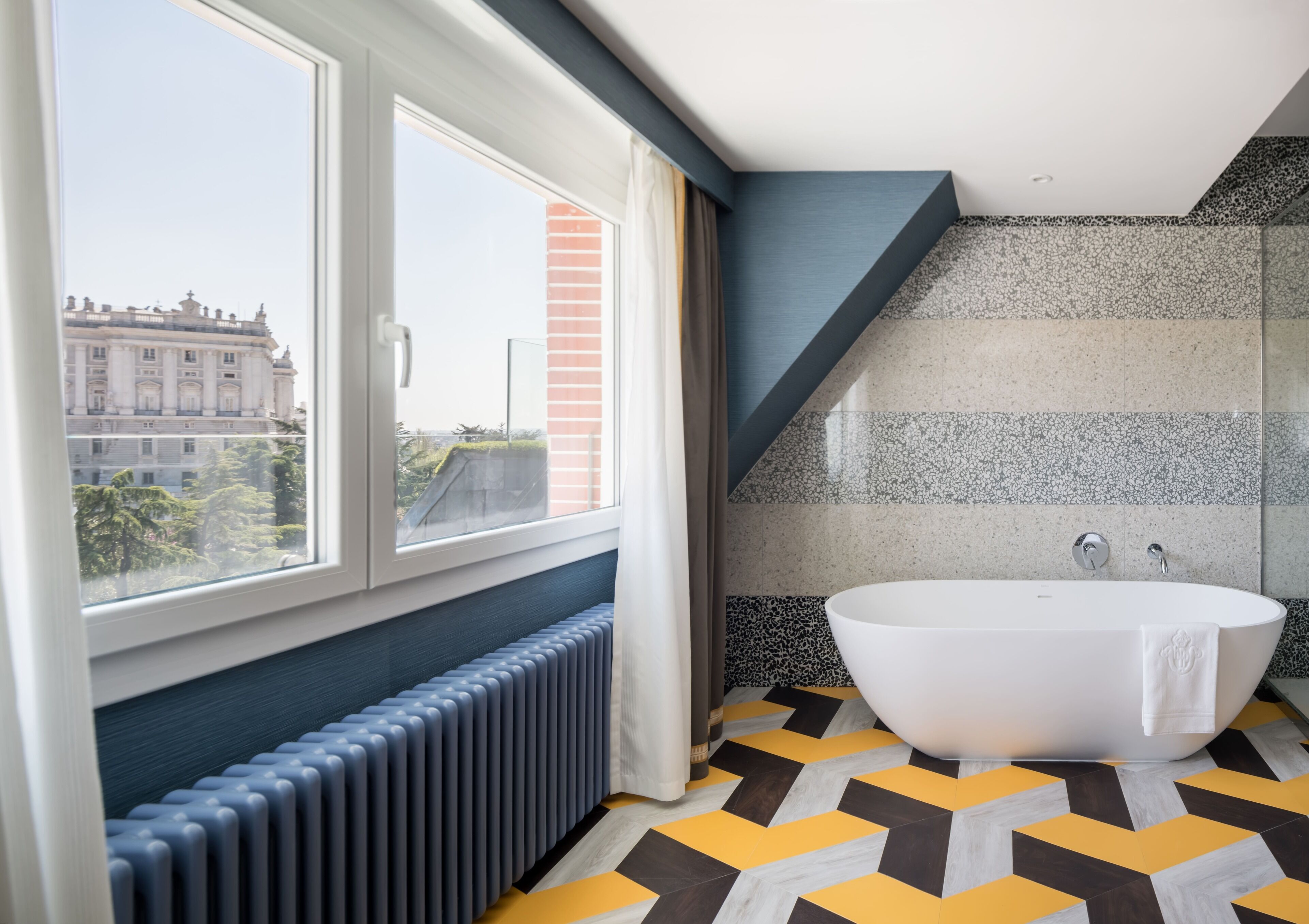 suite room | bathroom | bathtub, deep-soaking bathtub, free toiletries, hair dryer