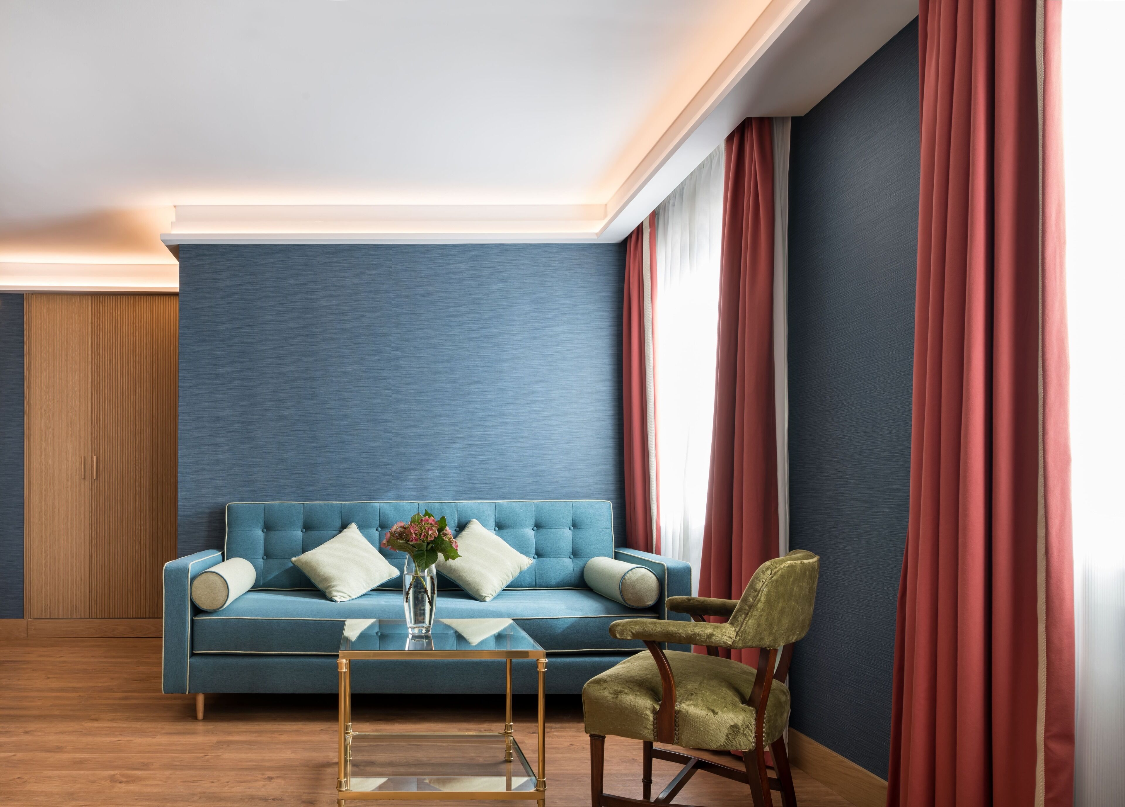 Suite junior | Minibar, caja de seguridad en la habitación y decoración personalizada 