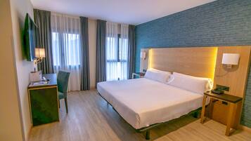 Superior Double Room | Minibar, in-room safe, desk, free WiFi