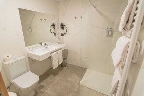 Hair dryer, towels - Hotel Zentral Ramiro I Oviedo (Oviedo)