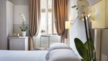 Premium bedding, down duvets, free minibar items, in-room safe