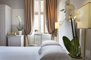 Premium bedding, down comforters, free minibar items, in-room safe - Hotel Rapallo (Florence)