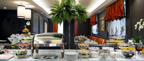 Tägliches inbegriffenes nach Wunsch zubereitetes Frühstück