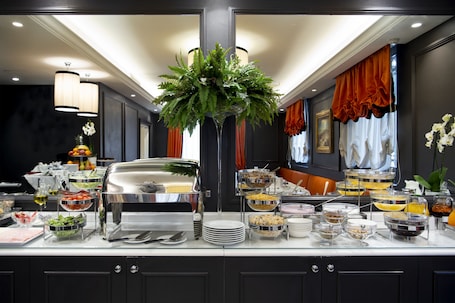 Free daily cooked-to-order breakfast