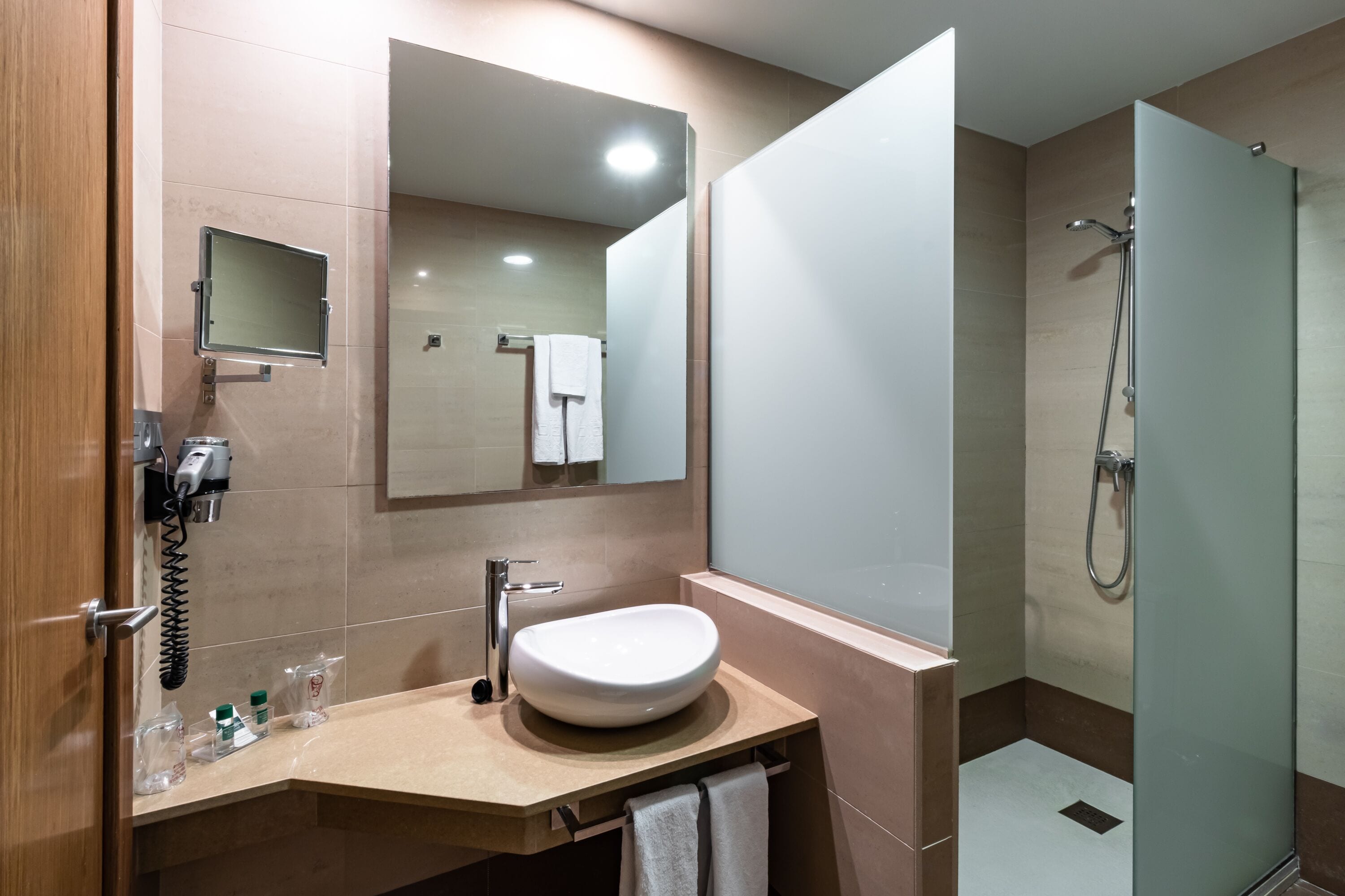 double room | bathroom | hair dryer, bidet, towels