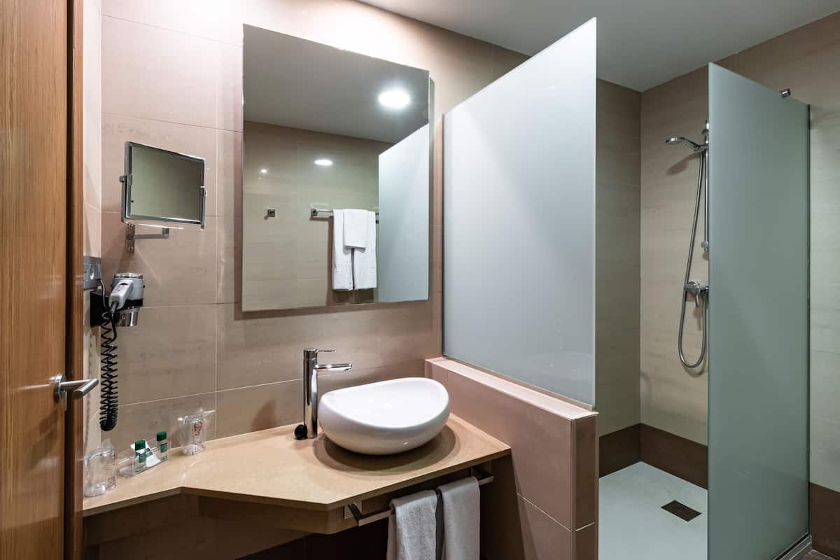 double room | bathroom | hair dryer, bidet, towels