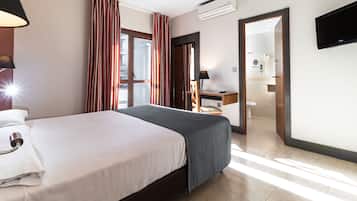 Habitación doble | Ropa de cama de alta calidad, colchones Select Comfort, minibar