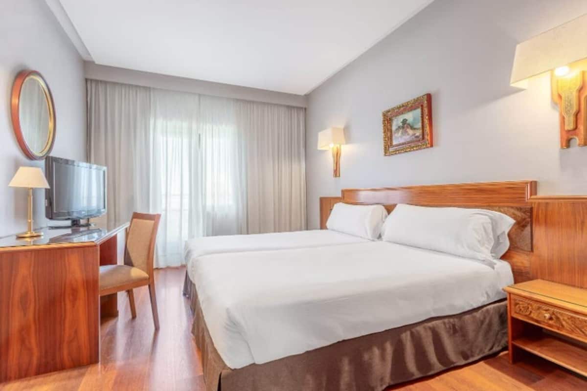 1 bedroom, minibar, in-room safe, desk