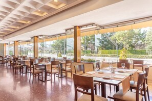 Breakfast, lunch, dinner served; international cuisine 